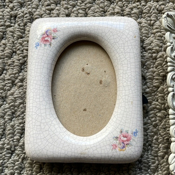 Bundle of 2 Romantic & Classical Photo Frames In White & Cream Floral Border - Picture 2 of 6